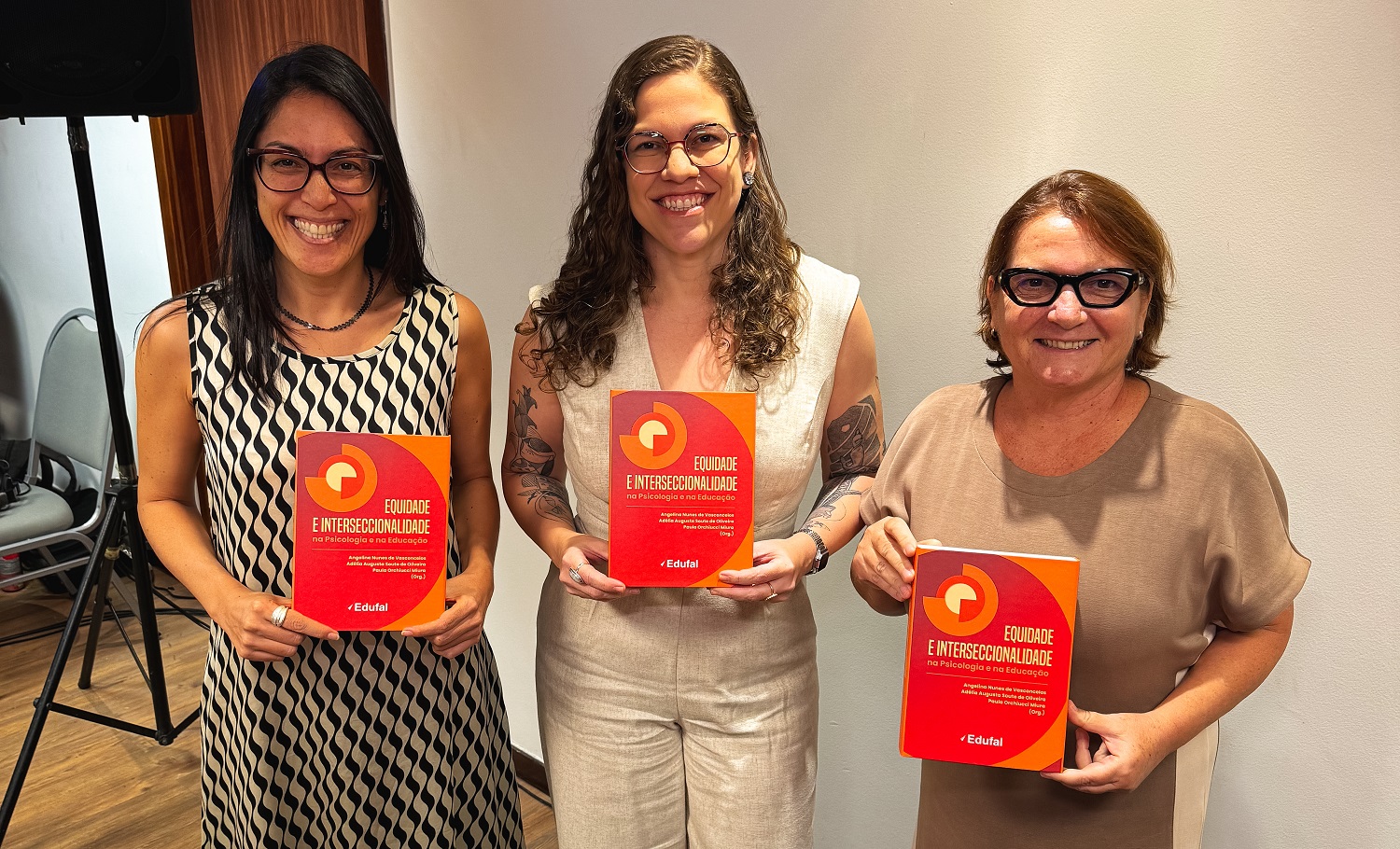 Professoras da Ufal e pesquisadoras do Observatório de Equidade Educacional, Paula (E), Angelina e Adélia organizaram o livro