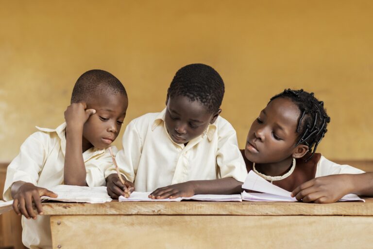 Imagem de Freepik. Representação de crianças quilombolas. Crianças africanas