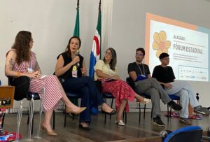 palestrantes sentadas 