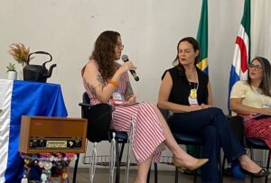 palestrantes sentadas 