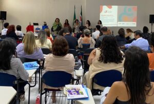 público atento à apresentação